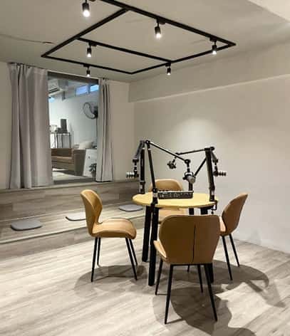 Studio 307 錄音桌與麥克風
